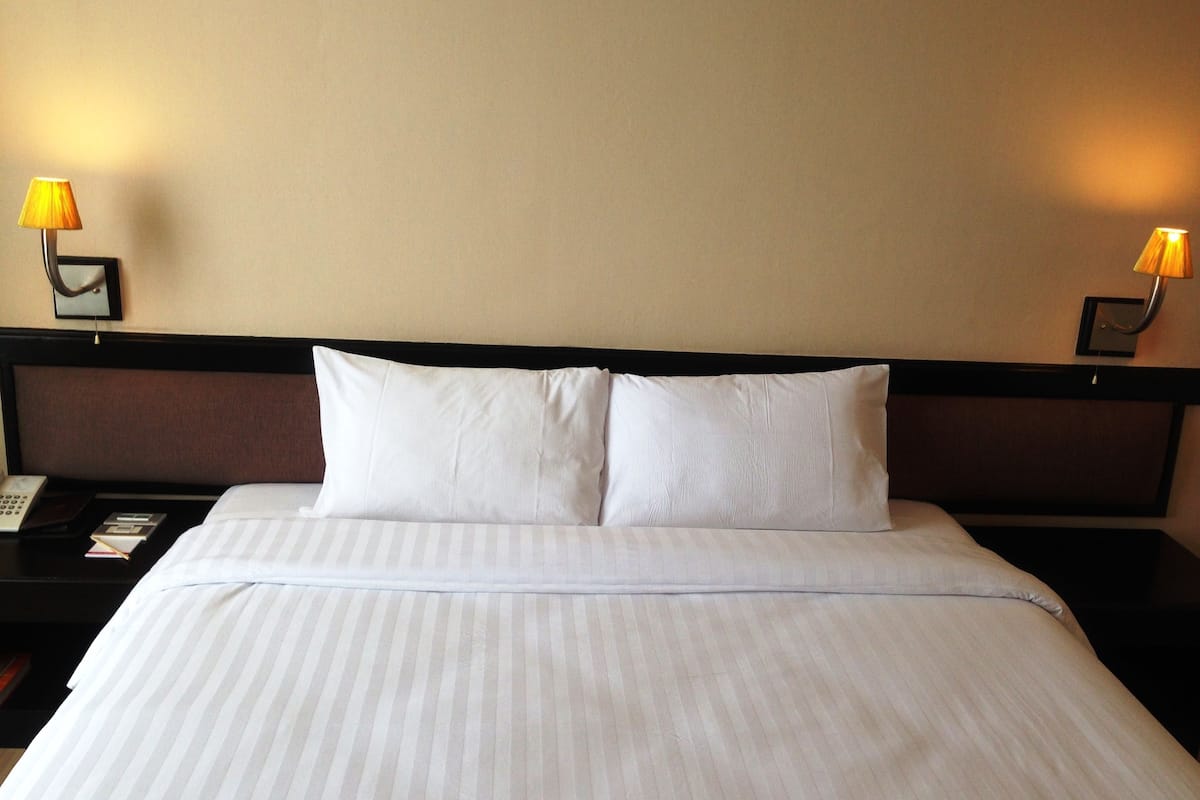 1 bedroom, in-room safe, desk, blackout curtains