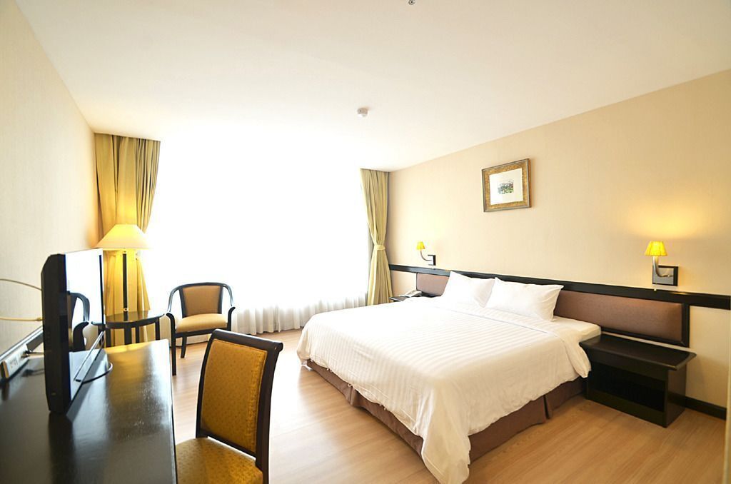 In-room safe, desk, blackout drapes, free WiFi