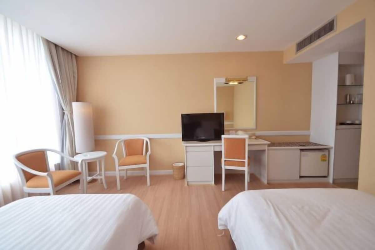 1 bedroom, in-room safe, desk, blackout curtains
