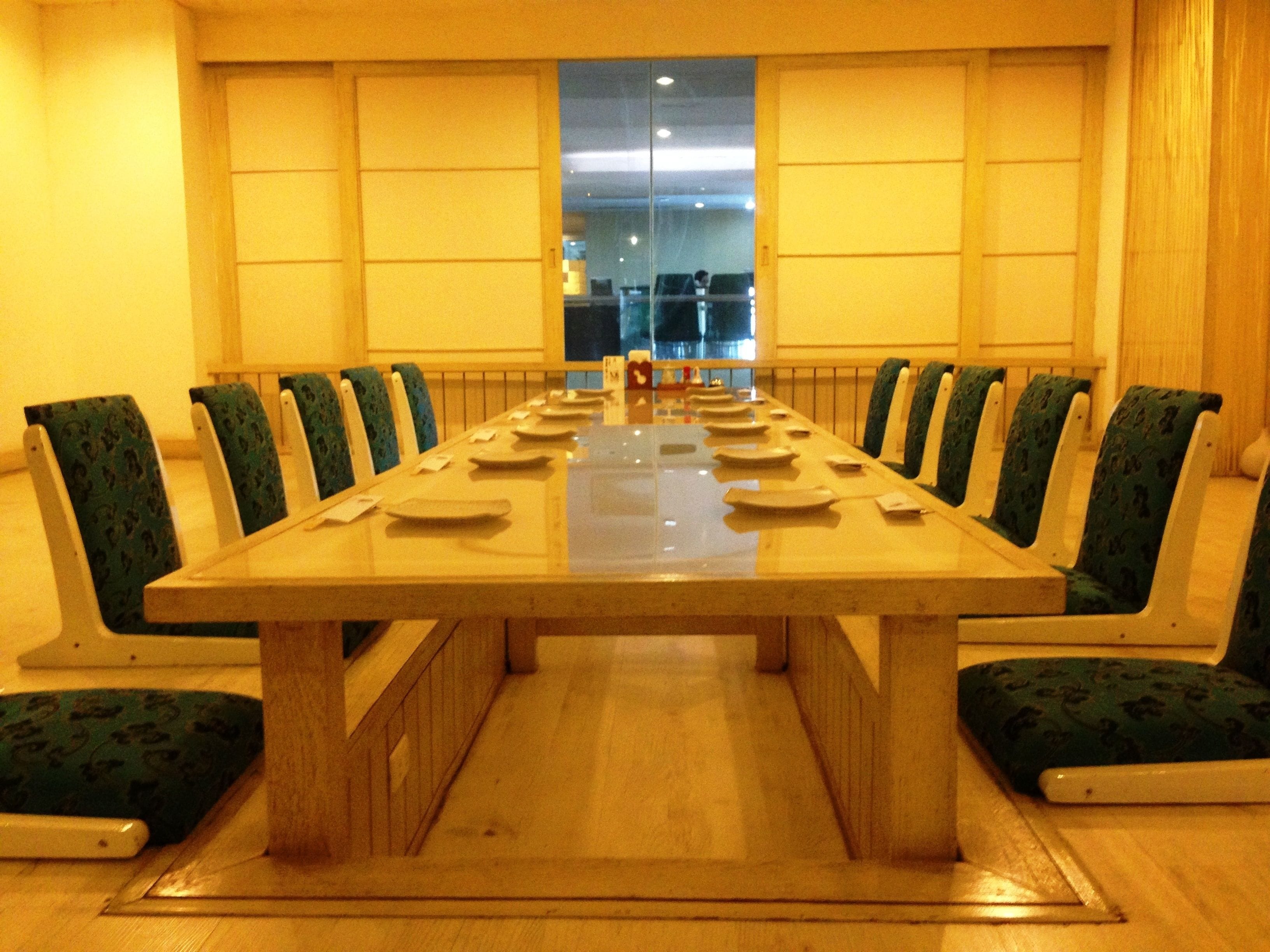 2 restaurants, breakfast, lunch, dinner served; international cuisine