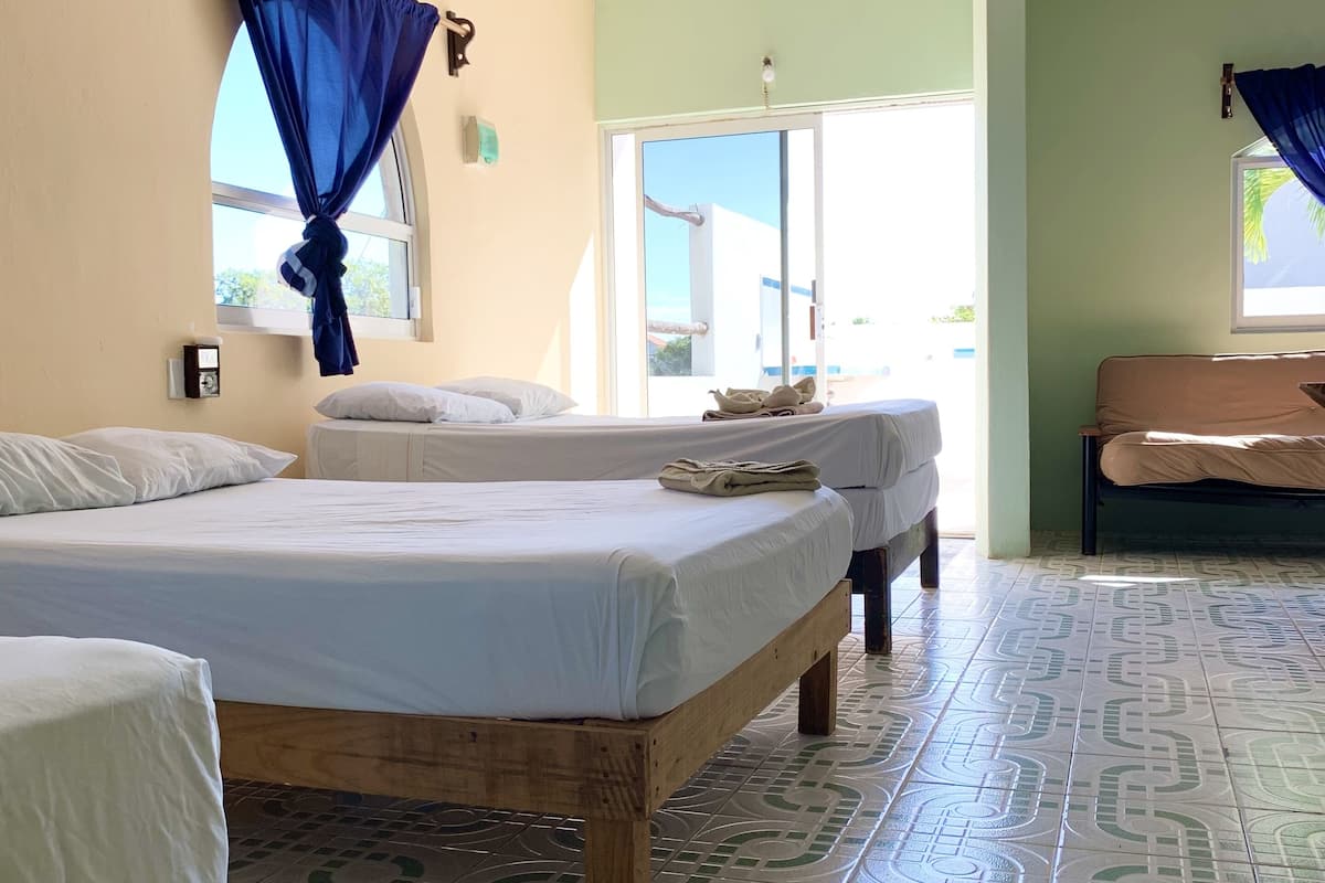 Penthouse with Private Balcony and Pool | デスク、WiFi (無料)