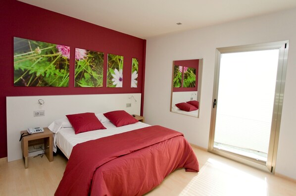 Classic Double Room | Down comforters, in-room safe, desk, laptop workspace