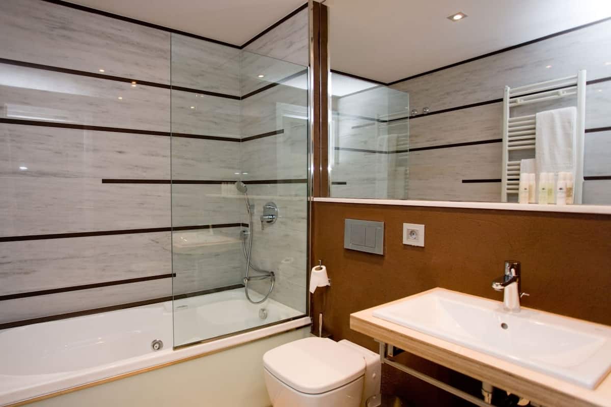 suite | down duvets, in-room safe, desk, laptop workspace