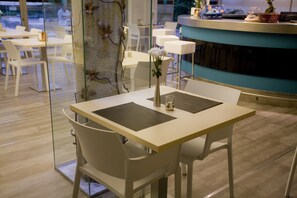 Breakfast, lunch and dinner served