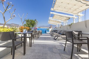 Outdoor pool, pool umbrellas, sun loungers