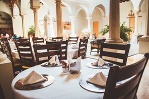 Breakfast, lunch and dinner served  - Hotel Parador de Alcalá Oaxaca (Oaxaca)