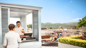 A modern hotel room with a balcony, a dining area, and a view of the cityscape and mountains. - Hotel Parador de Alcalá Oaxaca (Oaxaca)