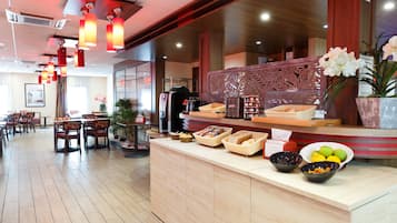 Daily buffet breakfast (EUR 11 per person)