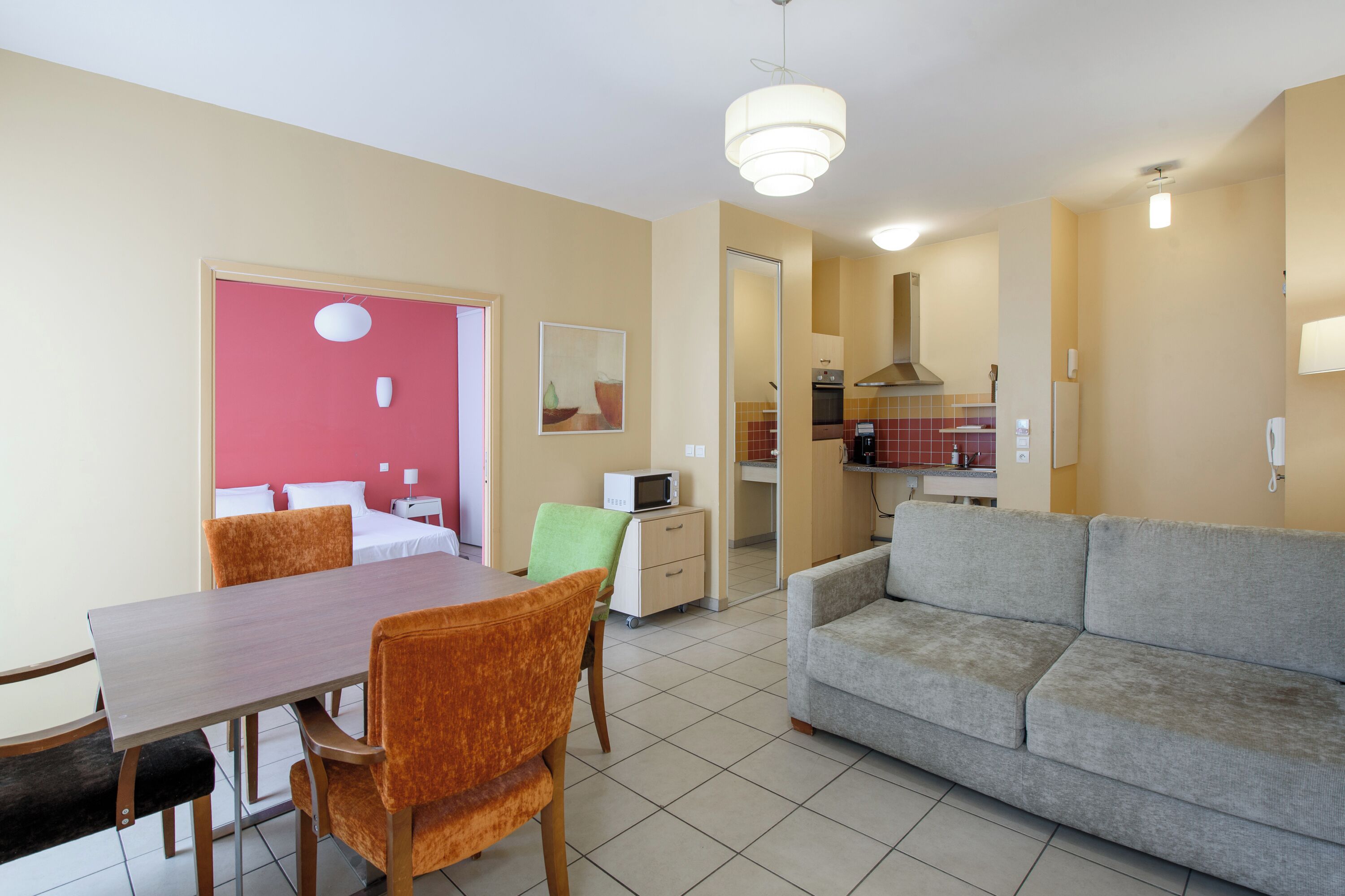 Appartement, 1 slaapkamer | Woonruimte | Lcd-televisie en een dvd-speler