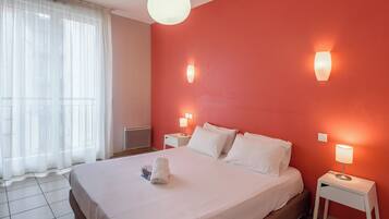 Apartamento, 1 habitación | 2 dormitorios, caja fuerte, escritorio y sistema de insonorización