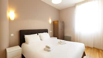 Apartment, 1 Bedroom | 2 bedrooms, in-room safe, desk, soundproofing