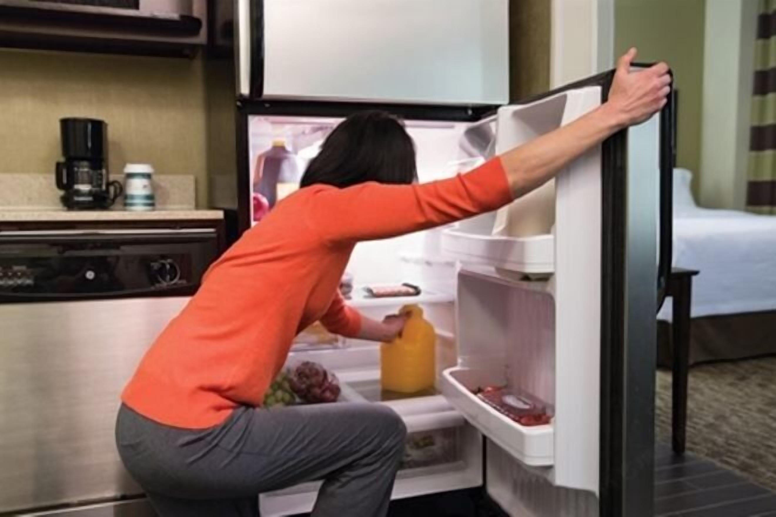 Private kitchen | Full-size fridge, microwave, dishwasher, coffee/tea maker