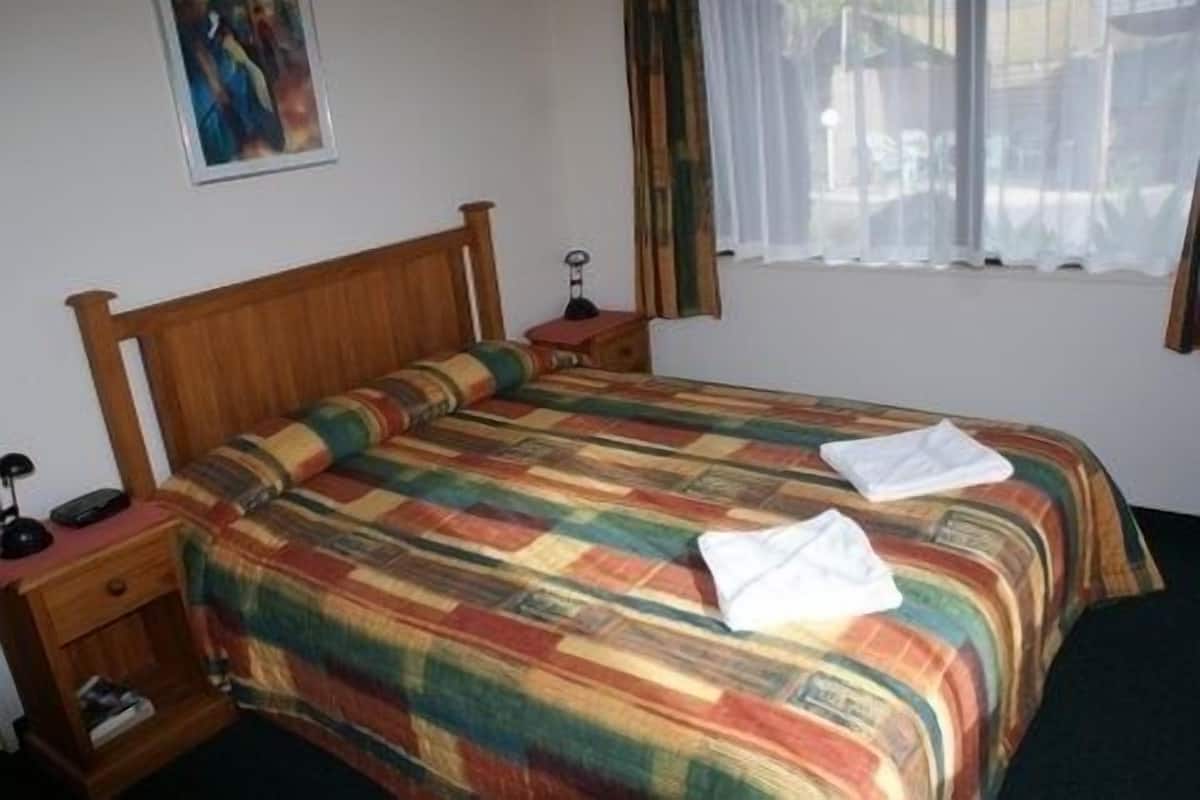Premium bedding, rollaway beds, free WiFi