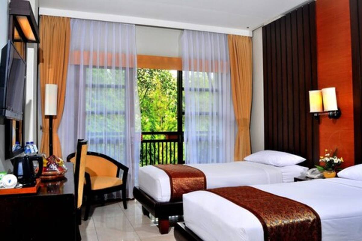 ห้องดีลักซ์ (Balcony) | เตียงเมมโมรีโฟม, มินิบาร์ฟรี, โต๊ะทำงาน, ผ้าม่านกันแสง