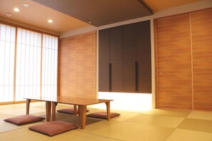 Deluxe Japanese Style Room | In-room safe, iron/ironing board, free WiFi, bed sheets - Hotel Gran Ms Kyoto (Kyoto)