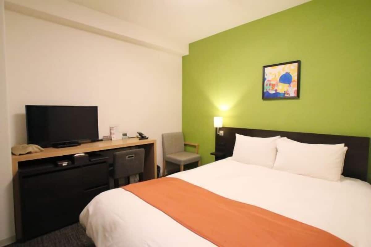In-room safe, iron/ironing board, free WiFi, bed sheets