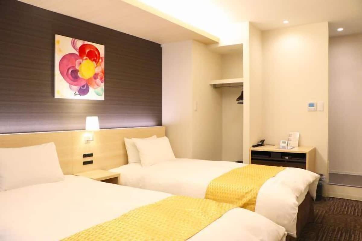 In-room safe, iron/ironing board, free WiFi, bed sheets