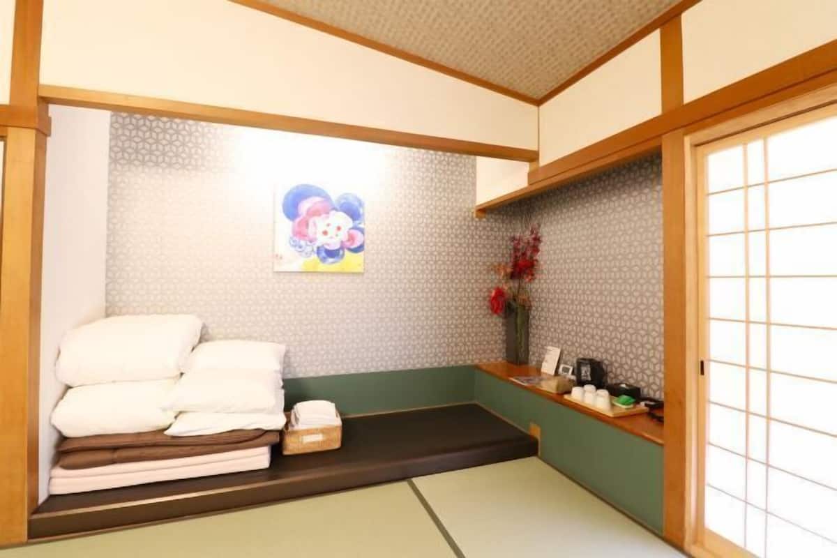 In-room safe, iron/ironing board, free WiFi, bed sheets