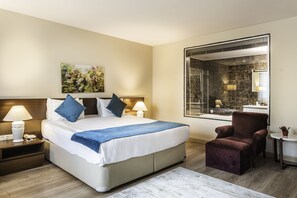 King Suit | Roupas de cama premium, frigobar, cofres nos quartos