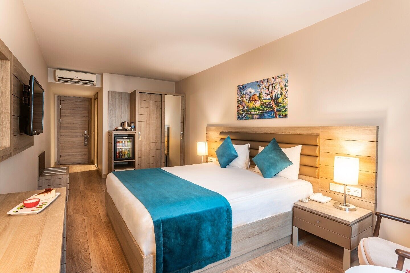 Ropa de cama de alta calidad y minibar 