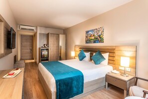 高档床上用品��、迷你吧、客房内保险箱、笔记本电脑工作区