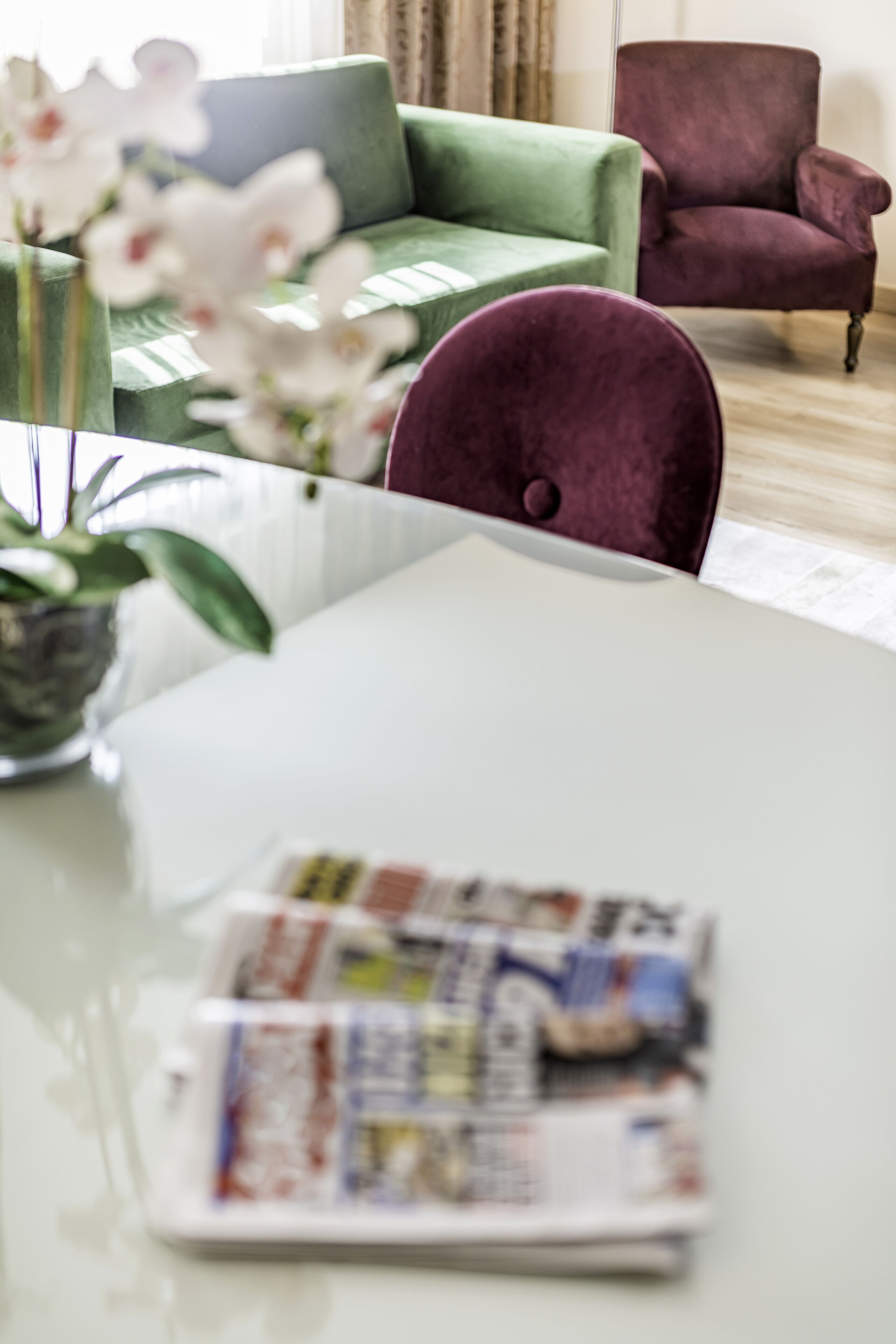 king suit | living area | 32-inch lcd tv with cable channels, tv