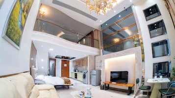 Luksussuite, flere senger | Safe på rommet, skrivebord, lydisolert og strykejern/-brett