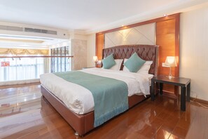 디럭스 듀플렉스, 퀸사이즈침대 1개 | 객실 내 금고, 책상, 방음 설비, 다리미/다리미판