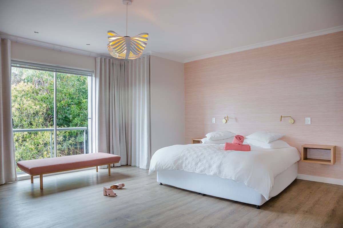 Lakens van Egyptisch katoen, luxe beddengoed, een minibar