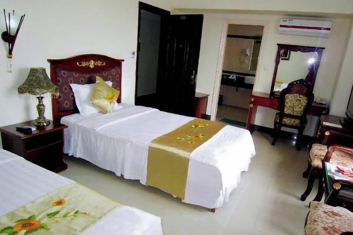 Minibar, in-room safe, desk, laptop workspace