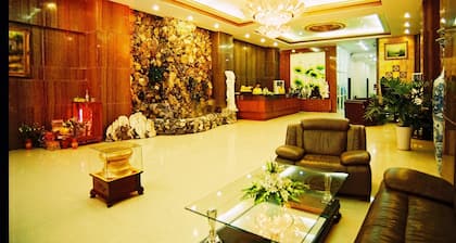 Classic Hoang Long Hotel