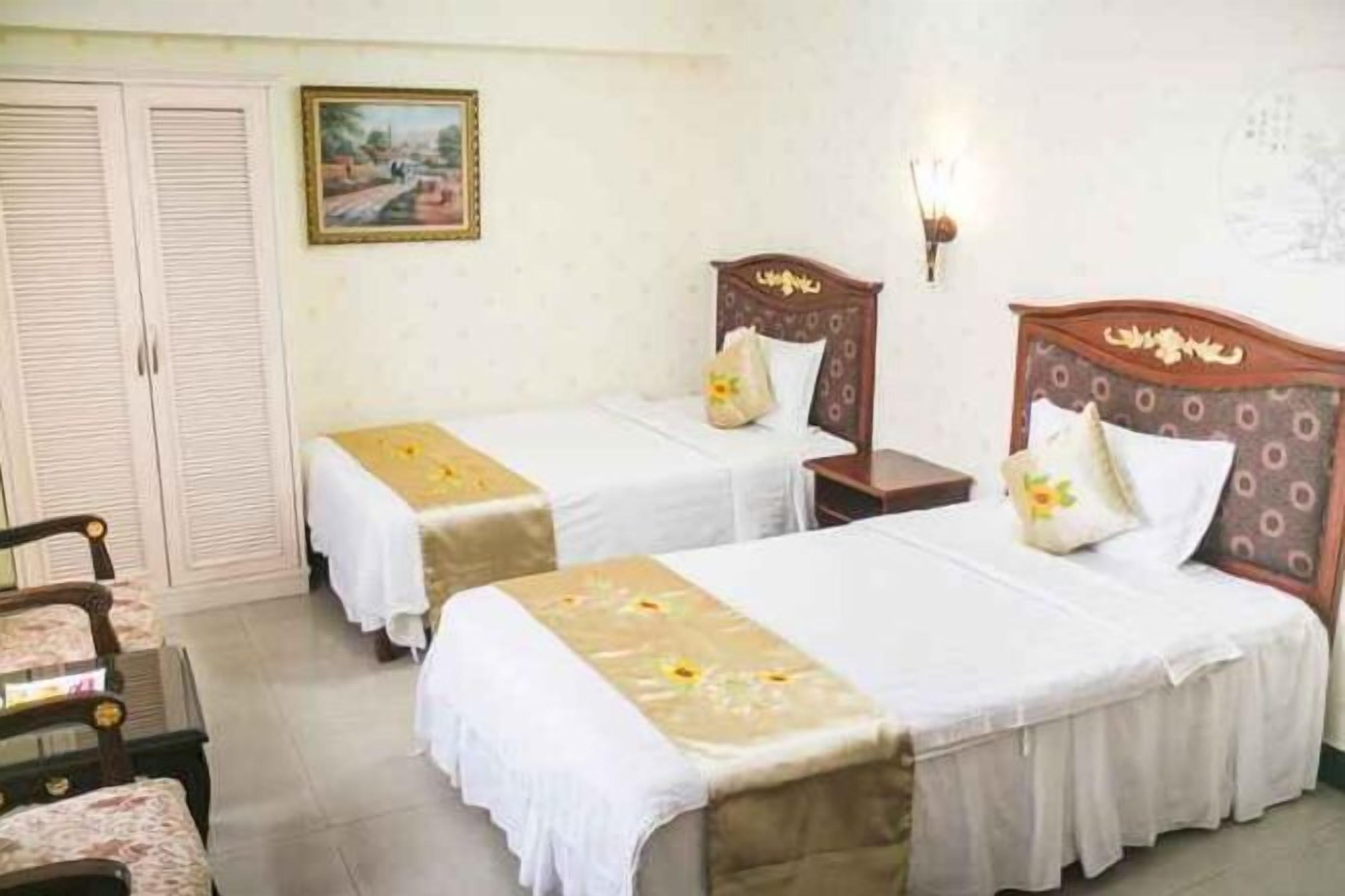 Minibar, két bảo mật tại phòng, bàn 