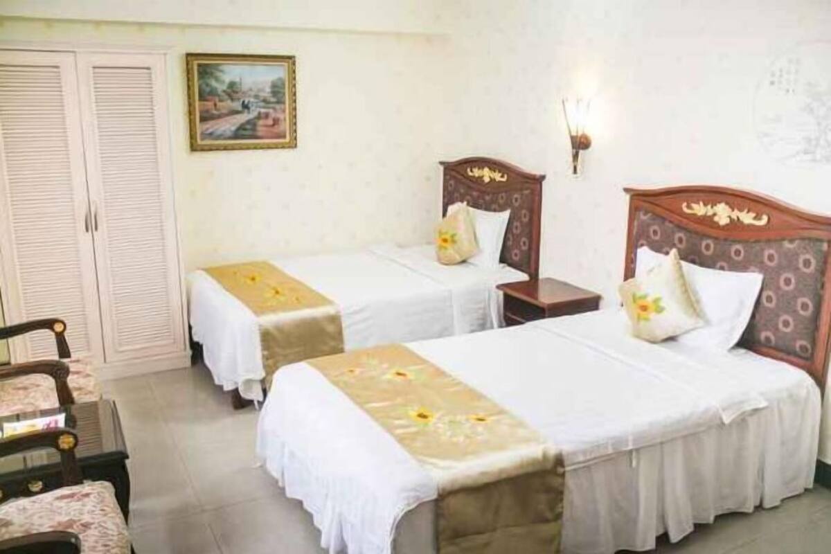 Frigobar, cofres nos quartos, escrivaninha, cortinas blackout