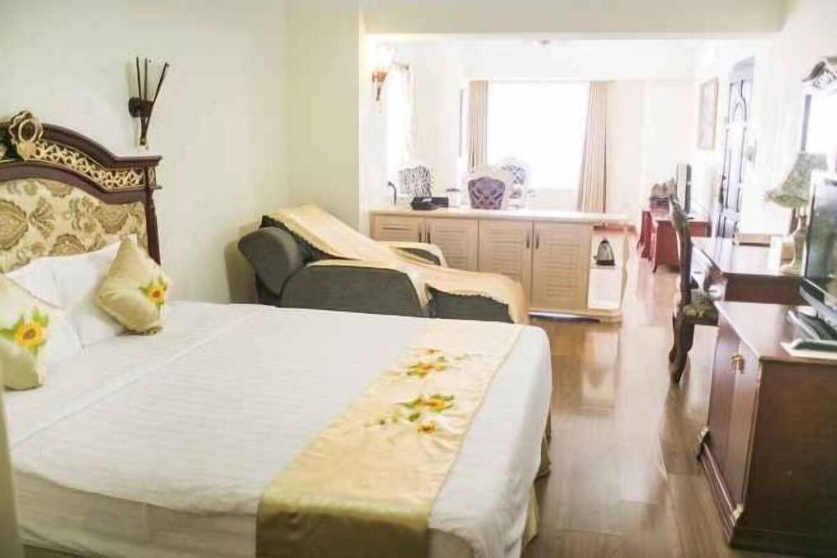 Frigobar, cofres nos quartos, escrivaninha, cortinas blackout