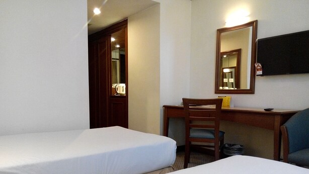 Superior Queen or Twin, Non-Smoking | Premium bedding, in-room safe, desk, rollaway beds (surcharge) - Mandarin Court Hotel Kuala Lumpur (Kuala Lumpur)