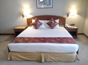 Executive Deluxe King | Ropa de cama de alta calidad, caja fuerte, escritorio