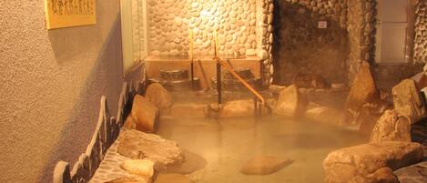 Tina de hidromasaje al aire libre