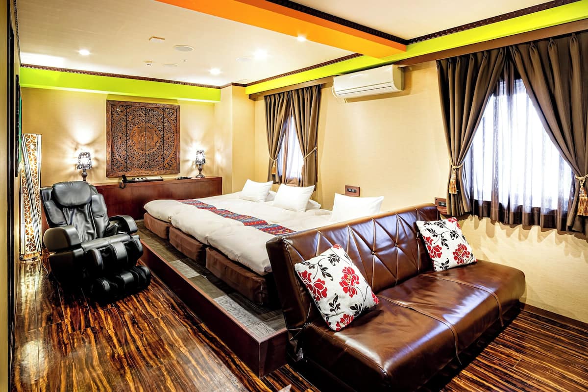 Deluxe Triple Room, Non Smoking, Free All you can drink Alcohol and Light Meal | In-room safe, desk, blackout curtains, soundproofing