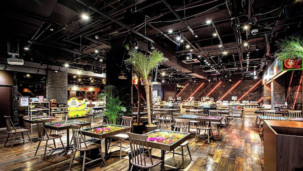 A spacious restaurant with multiple tables and chairs, a high ceiling with exposed pipes, and a variety of plants. - Anda no Mori Osaka Tennoji Tower (Osaka)