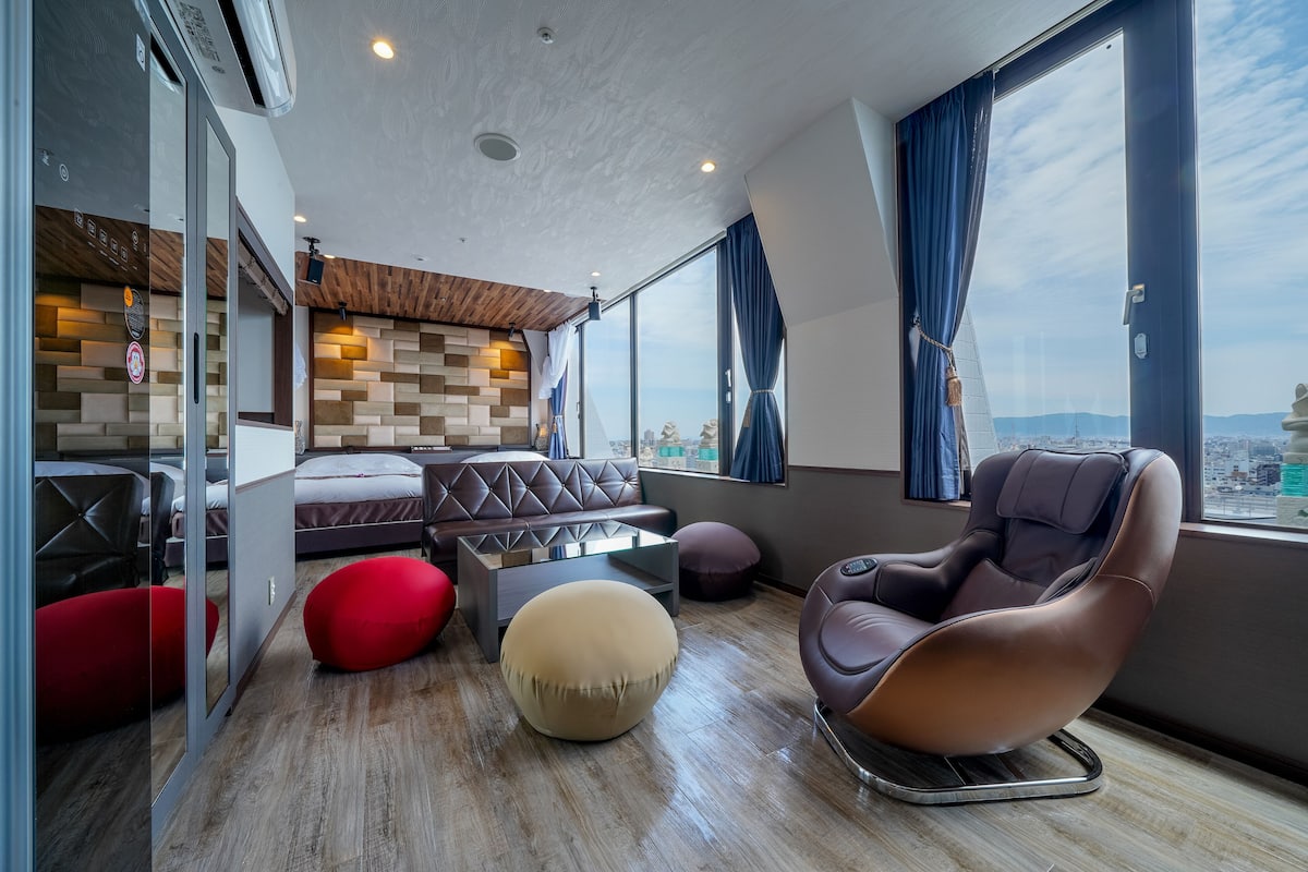 Royal Twin Room with Kitchen, Non Smoking, Free All you can drink Alcohol and Light Meal | In-room safe, desk, blackout curtains, soundproofing