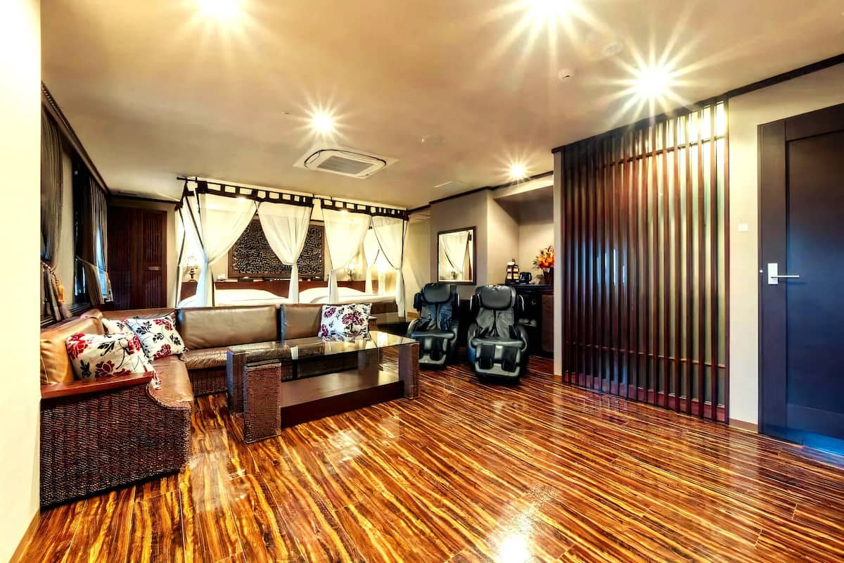 Royal Suite, Non Smoking, Free All you can drink Alcohol and Light Meal | In-room safe, desk, blackout curtains, soundproofing