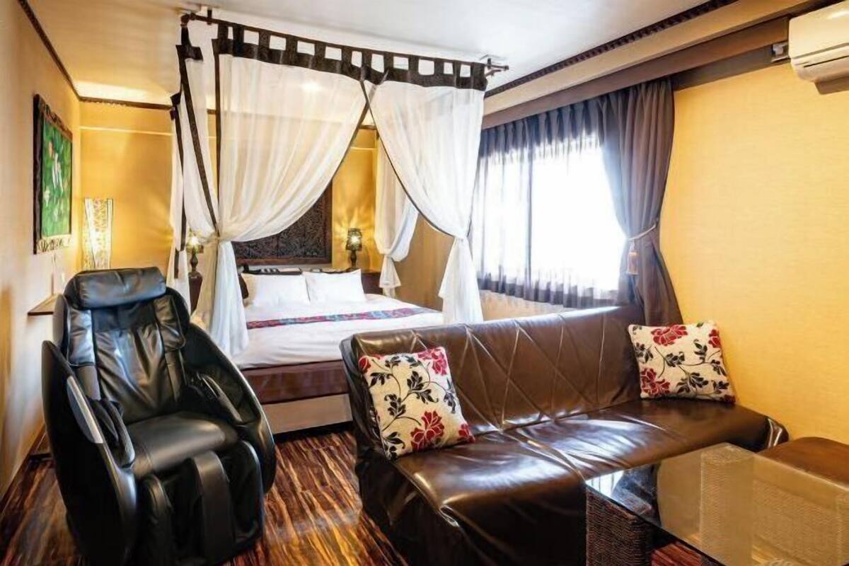 In-room safe, desk, blackout drapes, soundproofing