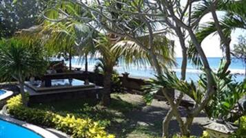 Outdoor pool, pool umbrellas, sun loungers