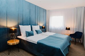 Sengetøy av topp kvalitet, safe på rommet og skrivebord