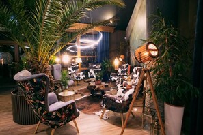 A lounge area with seating, plants, and decorative lighting. - Hotel Kotarz Spa & Wellness (Brenna)