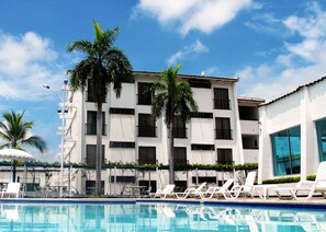 Outdoor pool - Hotel Palmetto (Girardot)