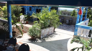 Con vista al jardín, con servicio de comidas, cenas y brunch