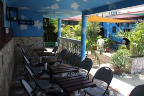 Blick auf den Garten, serviert Mittagessen, Abendessen und Brunch