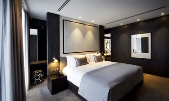 Minibar con artículos gratuitos y caja de seguridad en la habitación 