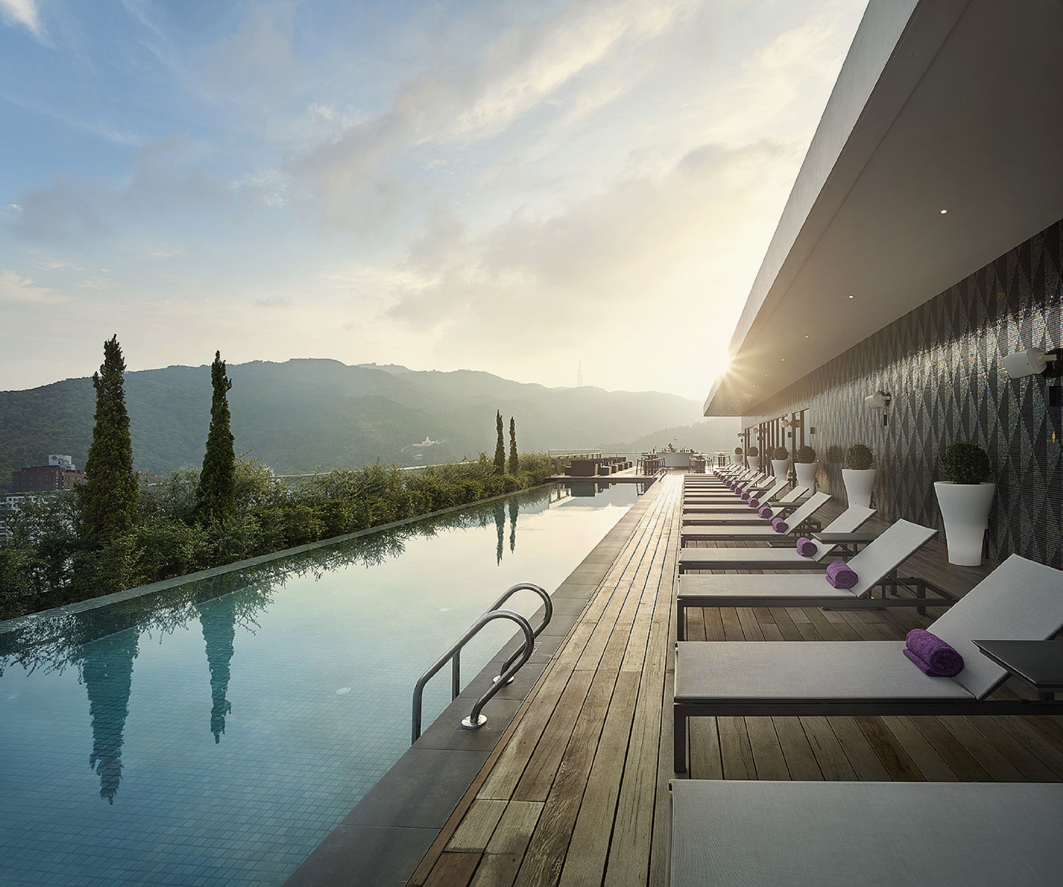 Outdoor pool, pool umbrellas, sun loungers